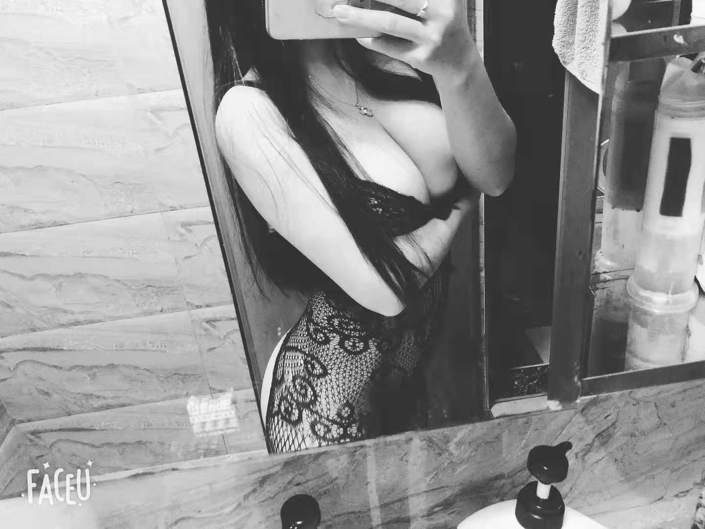 波大粉嫩的兼职妹，性价比高